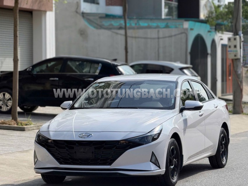 Hyundai Elantra 1.6 AT Tiêu chuẩn 2023